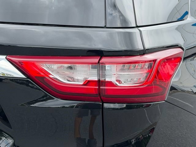 Used 2021 Chevrolet Traverse LT w/ LPO, Floor Liner Package AWD/4WD image 20