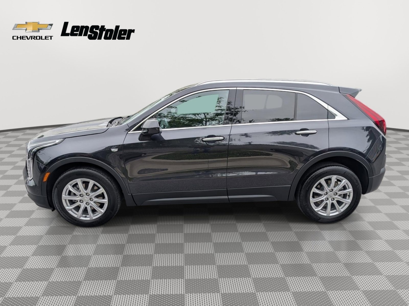 Used 2023 Cadillac XT4 Luxury w/ Cold Weather Package AWD/4WD image 2