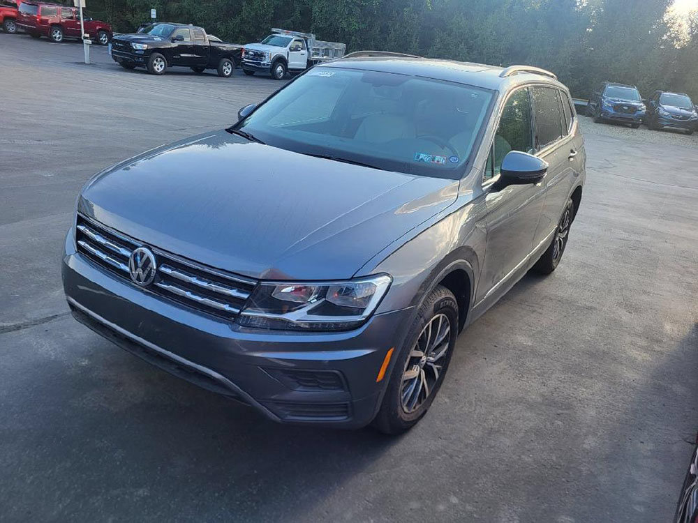 Used 2020 Volkswagen Tiguan SE w/ Panoramic Sunroof Package