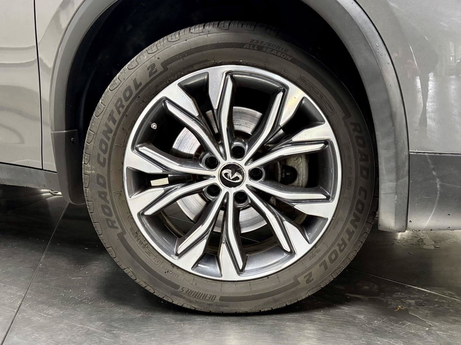 Used 2017 INFINITI QX30 Premium AWD/4WD image 12