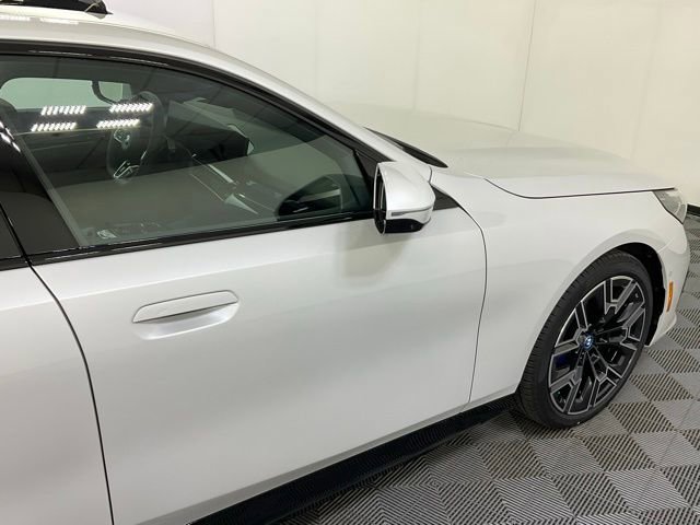 Used 2024 BMW i5 eDrive40i w/ M Sport Package RWD image 10
