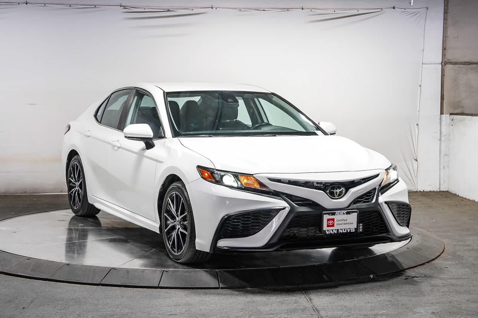Certified 2022 Toyota Camry SE FWD image 6