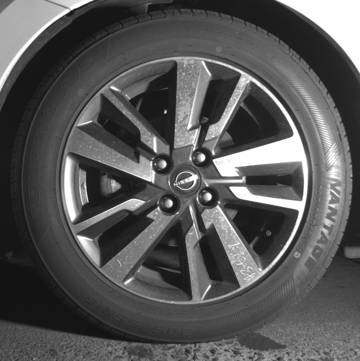 Used 2025 Nissan Versa SV image 12