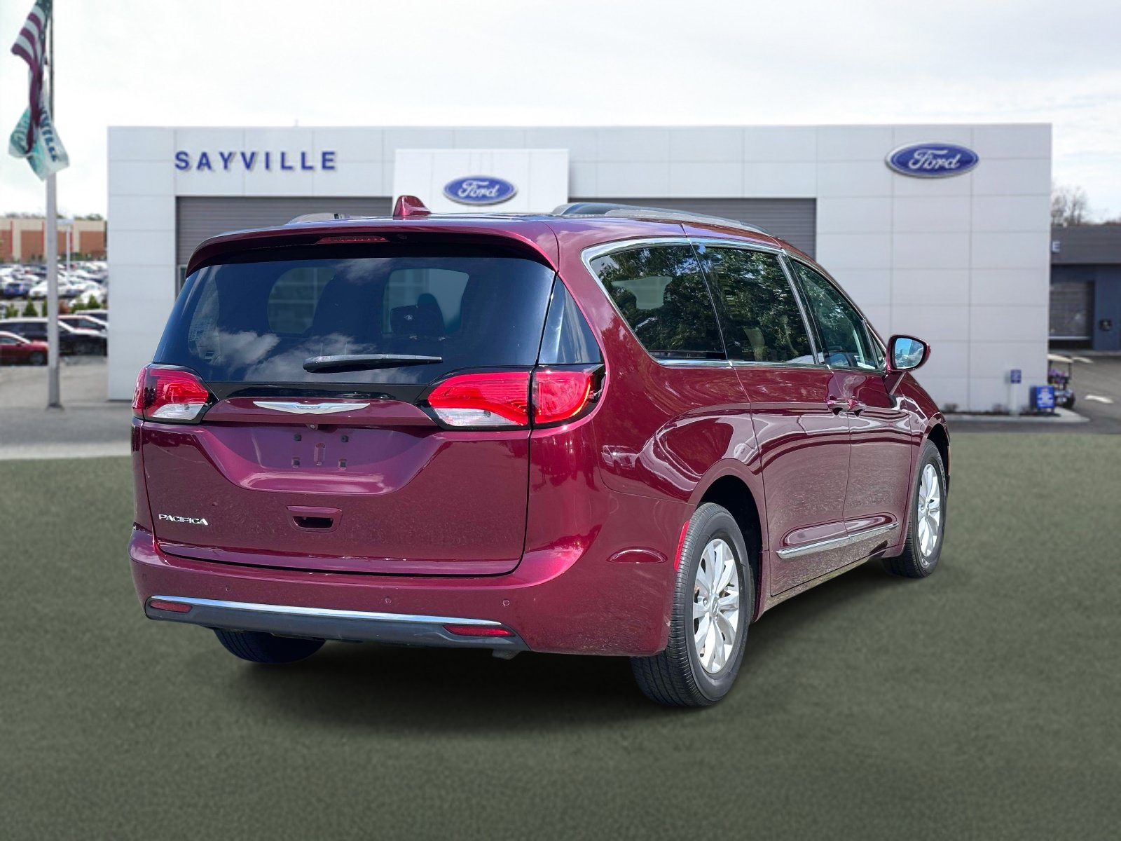 Used 2017 Chrysler Pacifica Touring-L FWD image 5