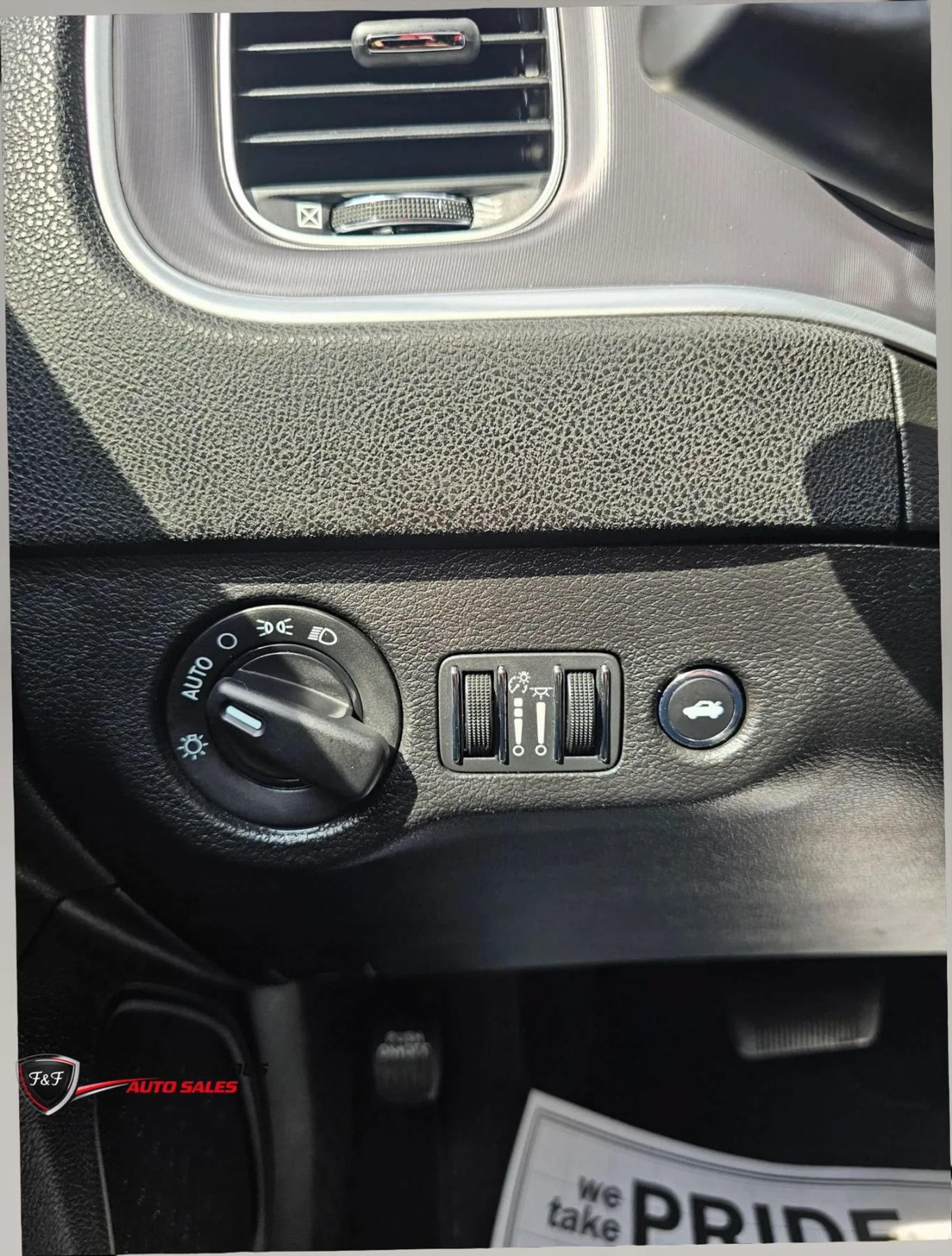 Used 2021 Dodge Charger SXT w/ Leather Interior Group RWD image 20
