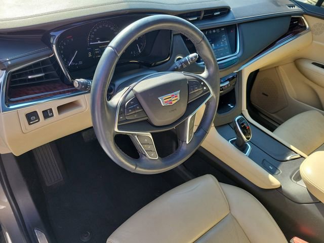 Used 2018 Cadillac XT5 Luxury w/ Driver Awareness Package image 16