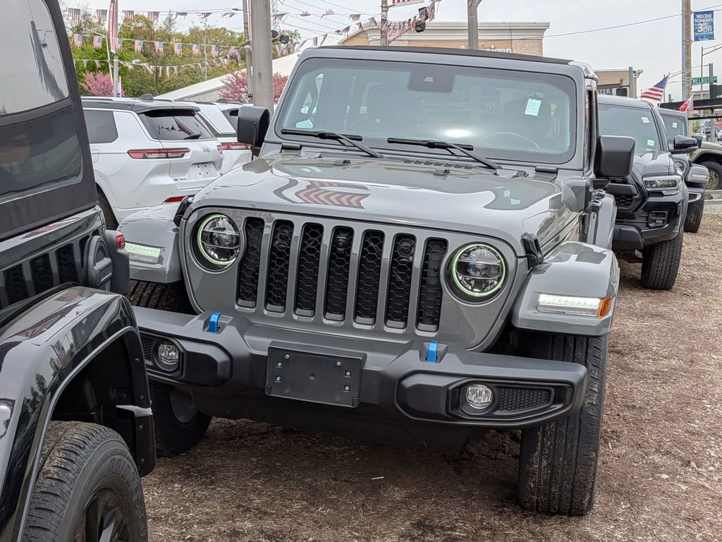 Used 2021 Jeep Wrangler Unlimited Sahara w/ Cold Weather Group AWD/4WD image 3