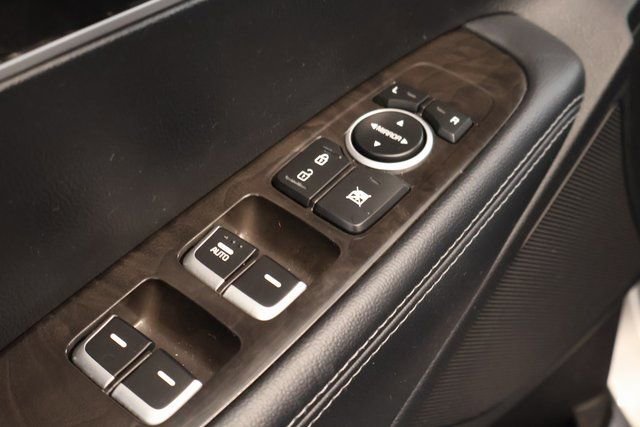 Used 2017 Kia Sorento LX w/ LX Convenience Package image 12