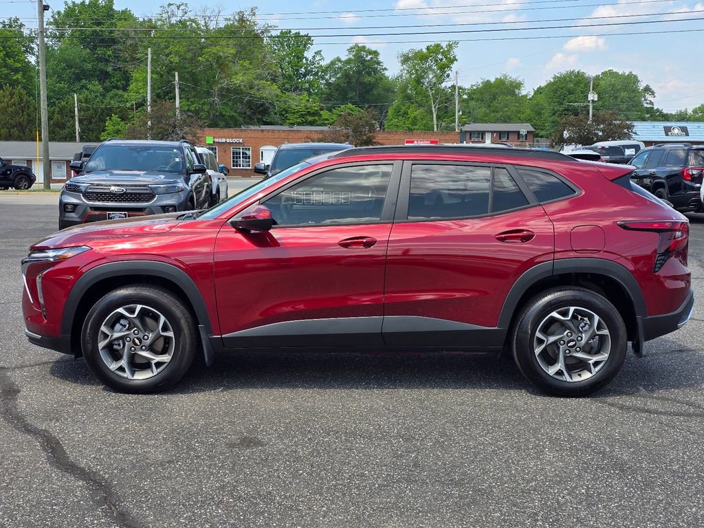Used 2024 Chevrolet Trax LT w/ Driver Confidence Package FWD image 23