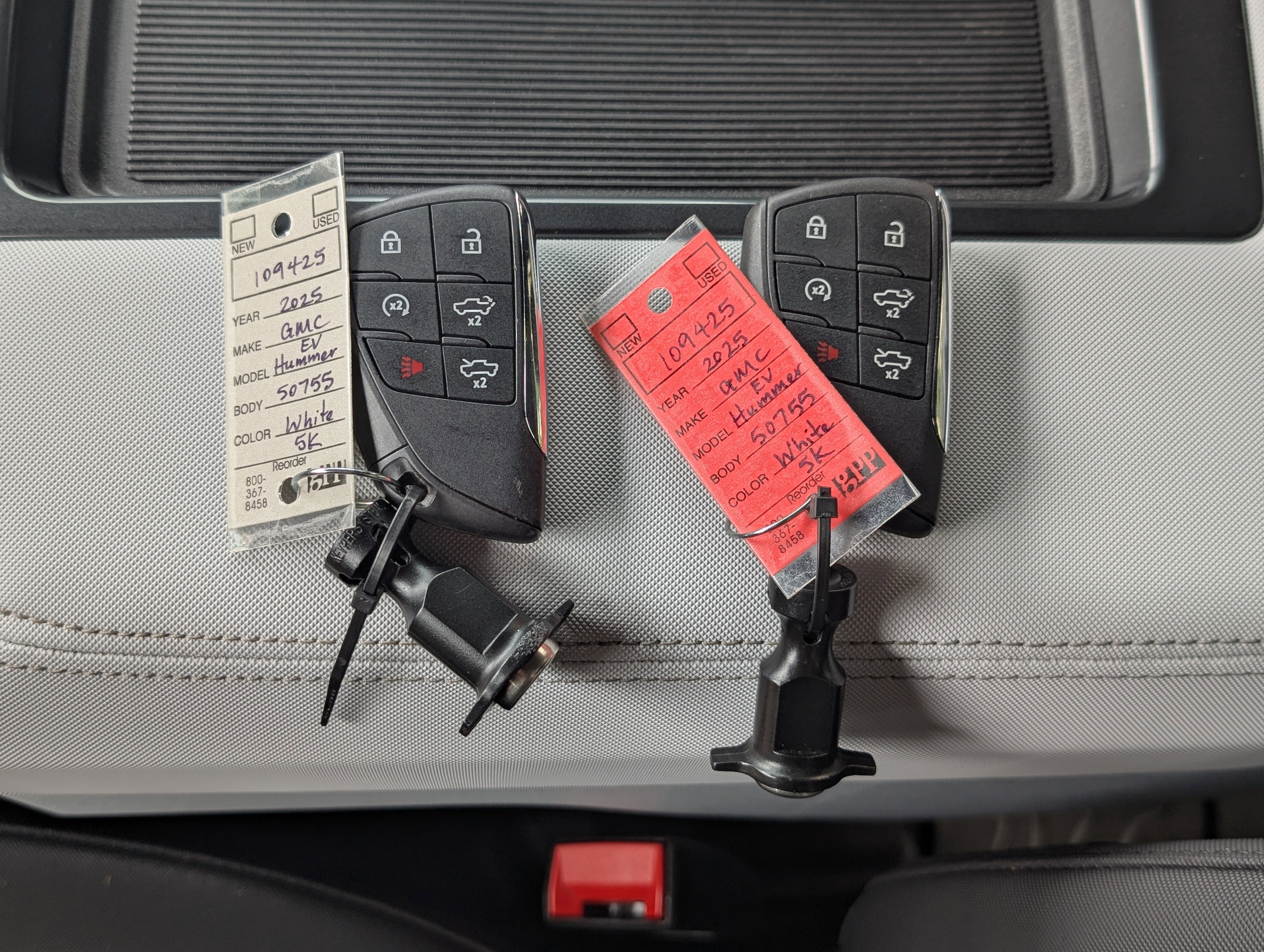Used 2025 GMC Hummer EV 2X w/ LPO, Sport Package AWD/4WD image 39