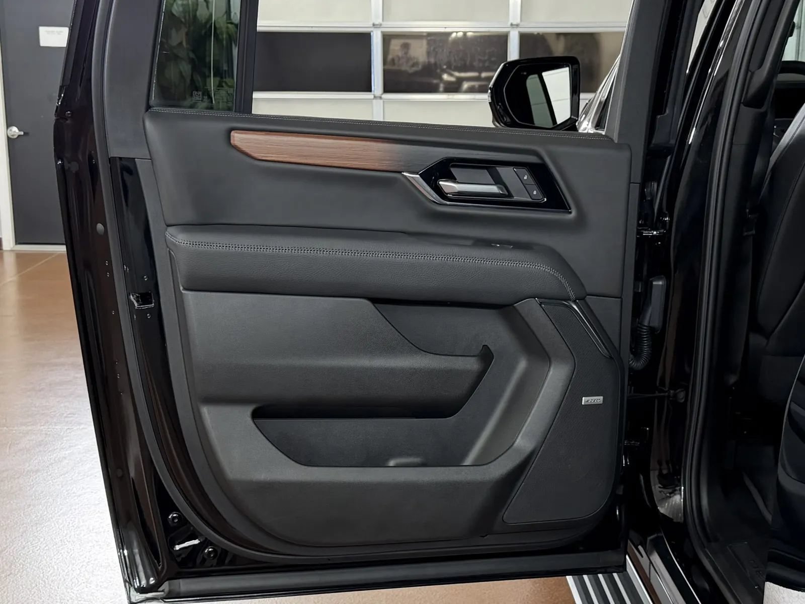 Used 2026 GMC Yukon XL Denali w/ Sun & Power Step Package AWD/4WD image 38