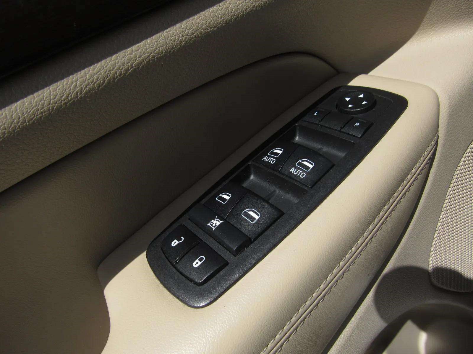 Used 2018 Jeep Grand Cherokee Laredo RWD image 22