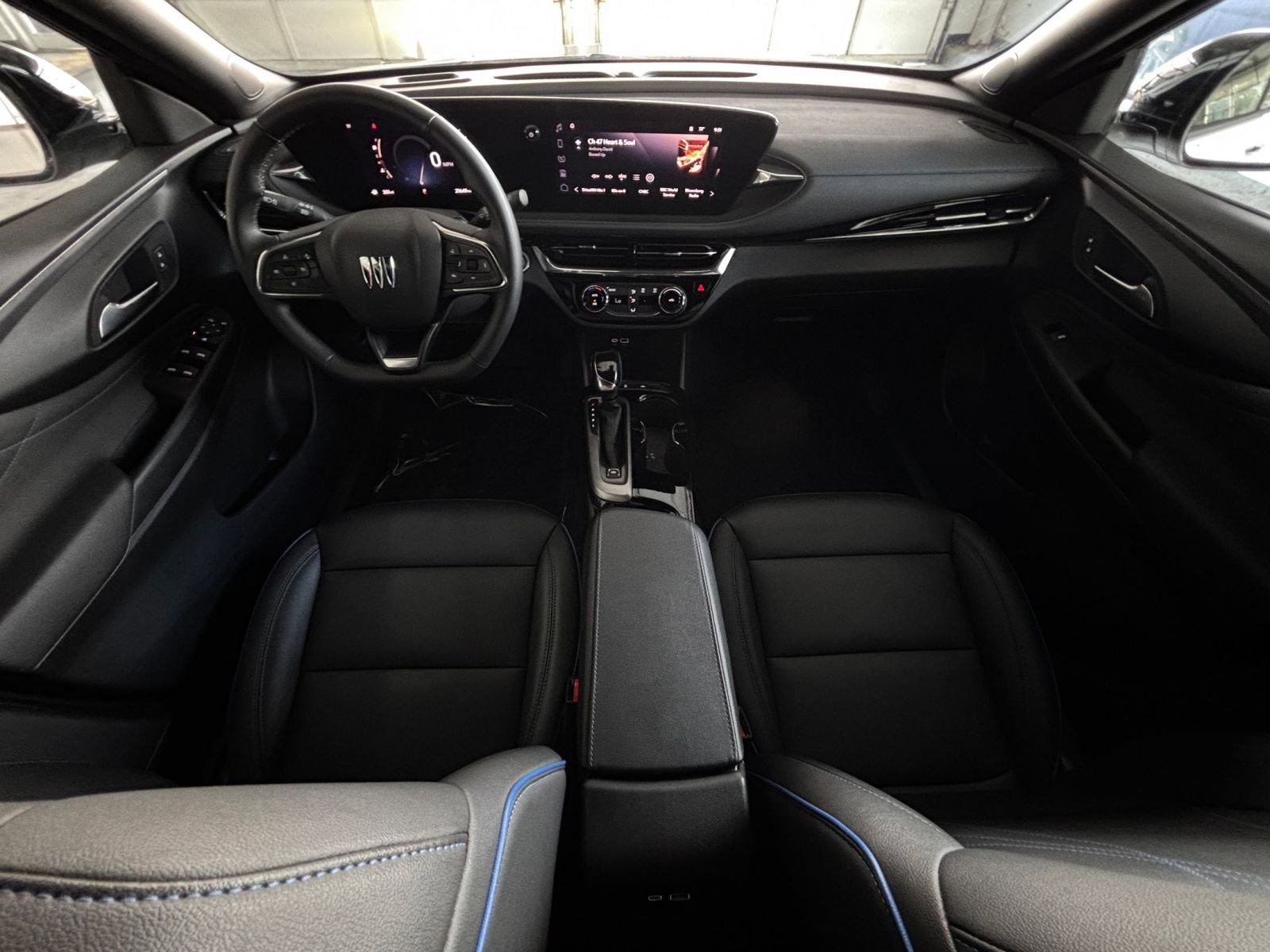 Used 2025 Buick Envista Sport Touring image 32