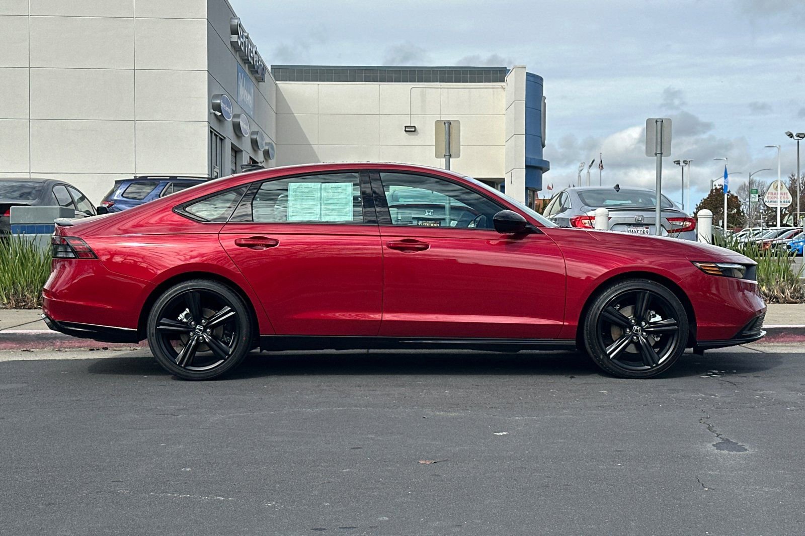 Used 2025 Honda Accord Sport image 2