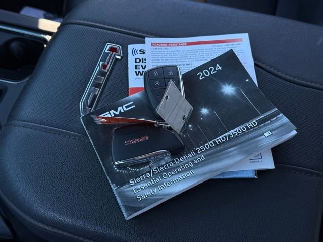 Used 2024 GMC Sierra 2500 AT4 w/ AT4 Premium Plus Package image 6