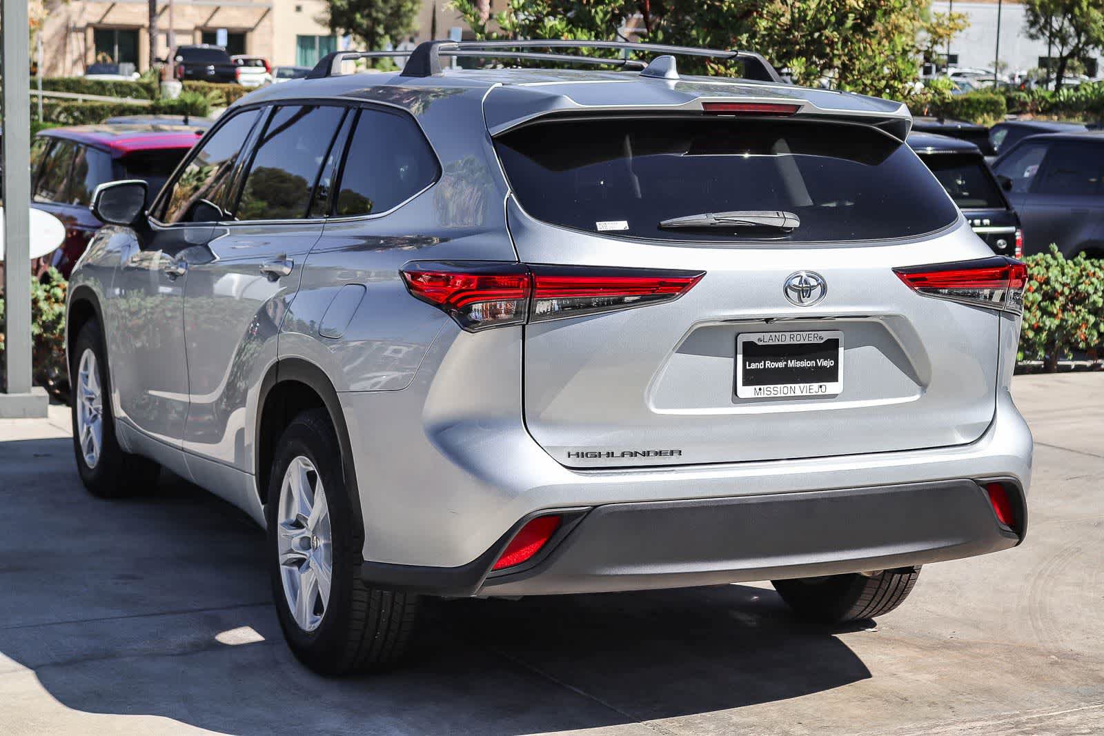 Used 2021 Toyota Highlander L FWD video 2