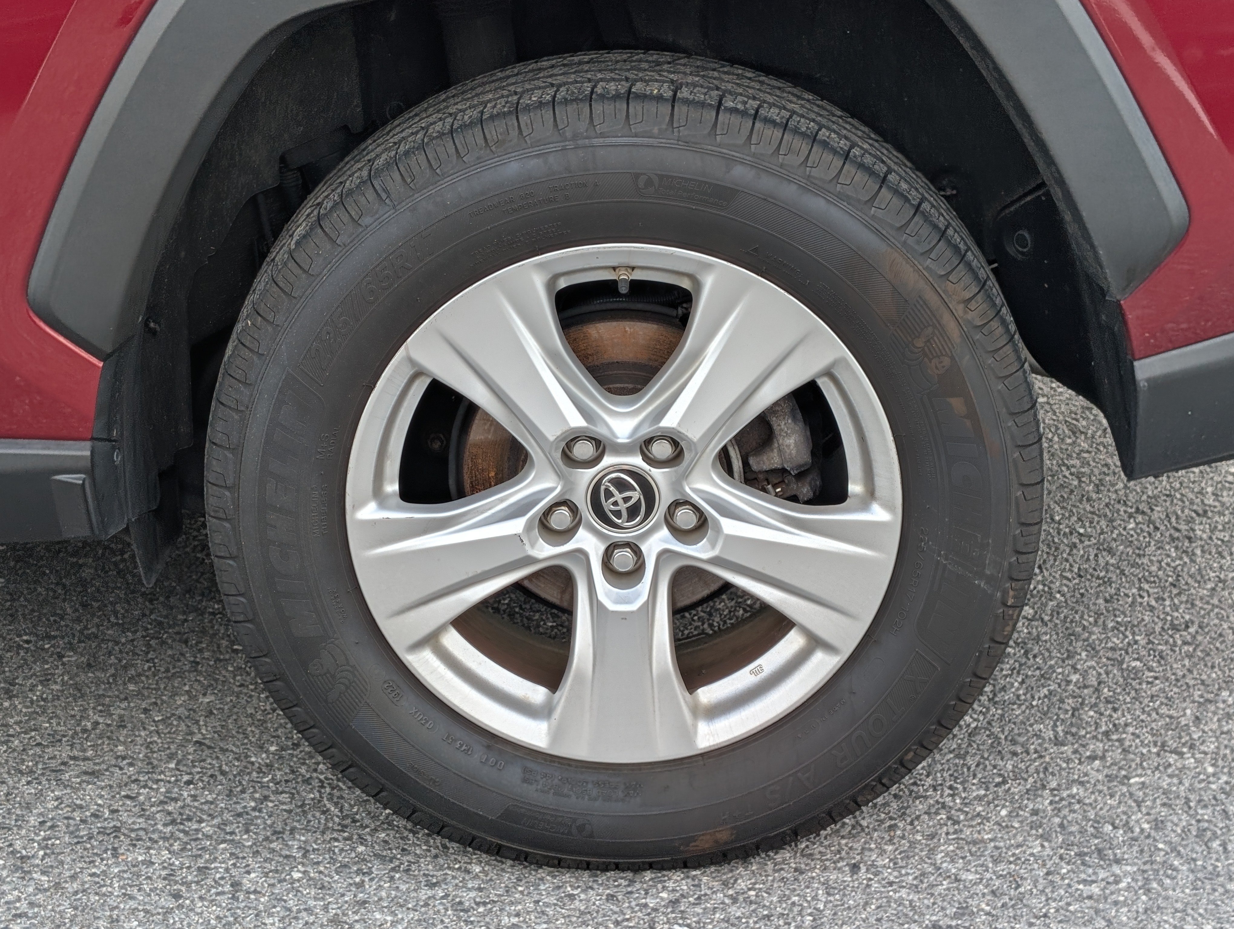 Used 2019 Toyota RAV4 XLE w/ Carpet Mat Package AWD/4WD image 8