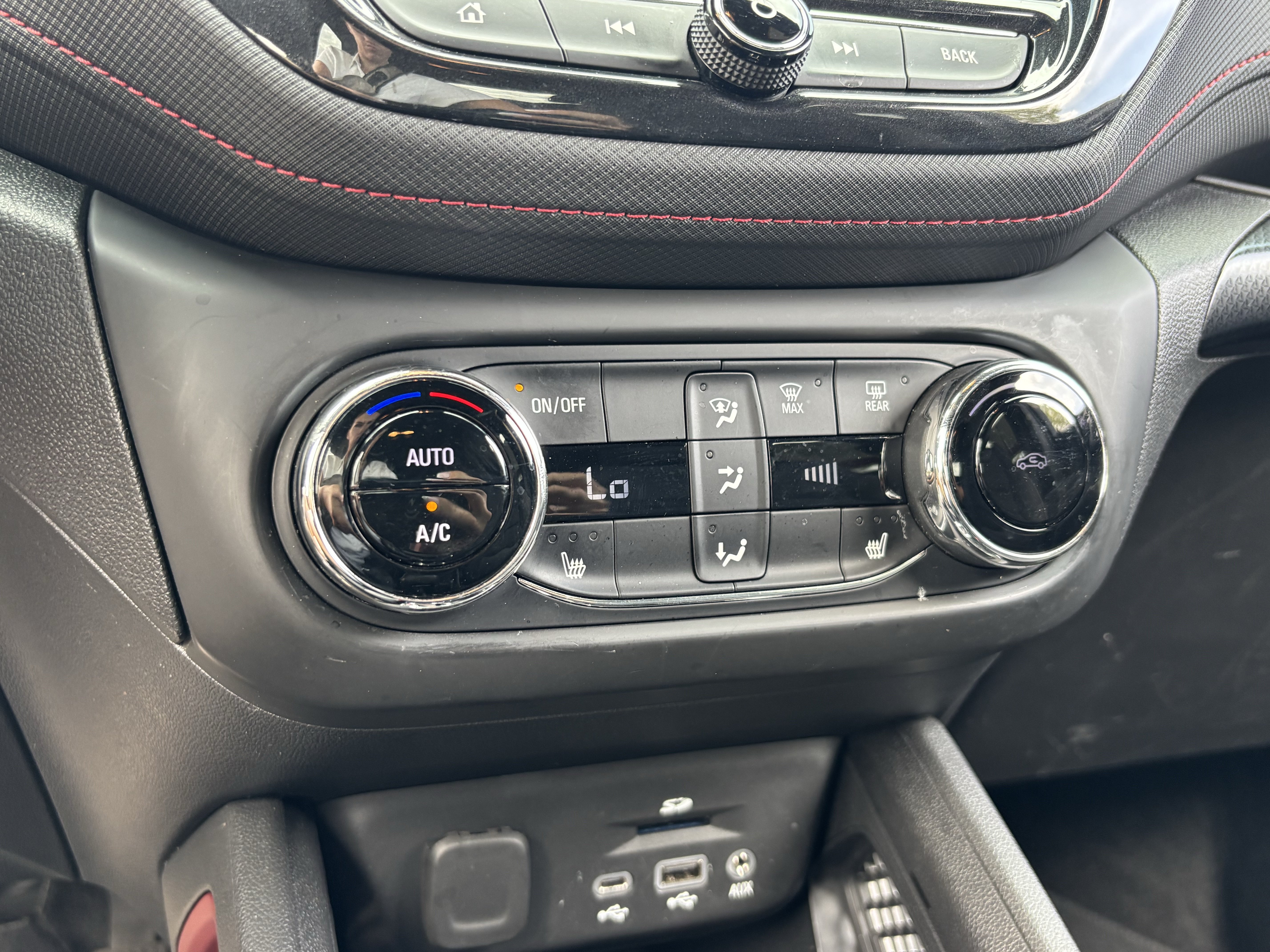 Used 2022 Chevrolet TrailBlazer RS w/ Technology Package FWD image 23