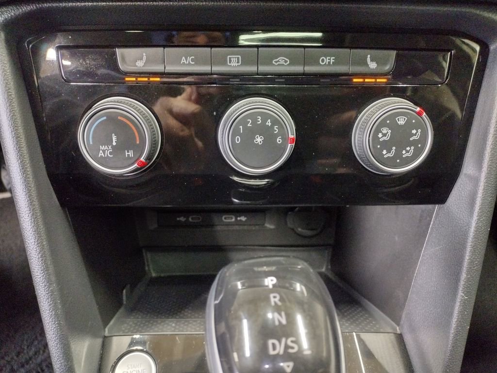 Certified 2023 Volkswagen Taos SE w/ Panoramic Sunroof Package image 19