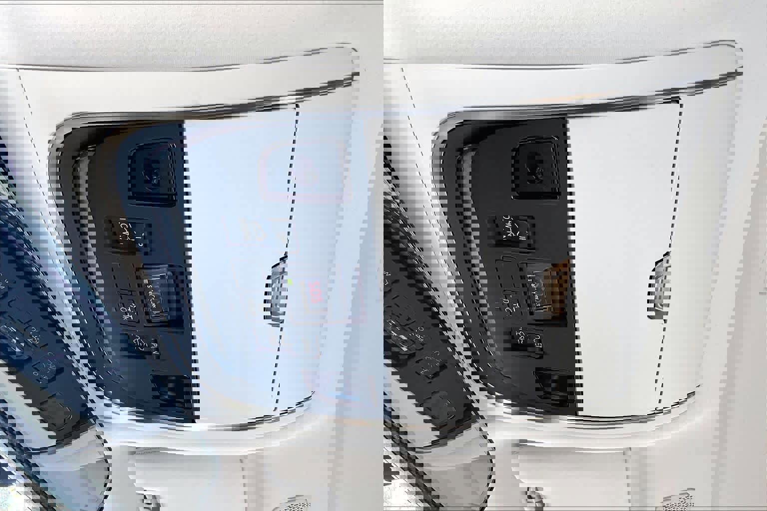 Used 2020 Lexus LS 500 w/ Accessory Package (Z2) image 32