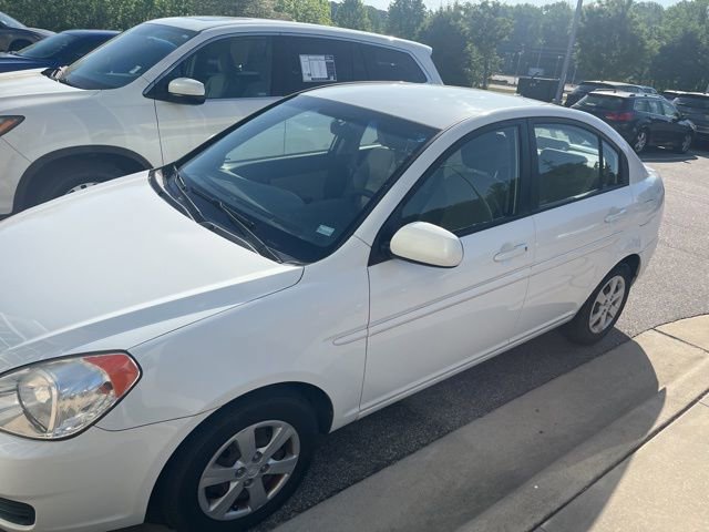 Used 2010 Hyundai Accent GLS image 5