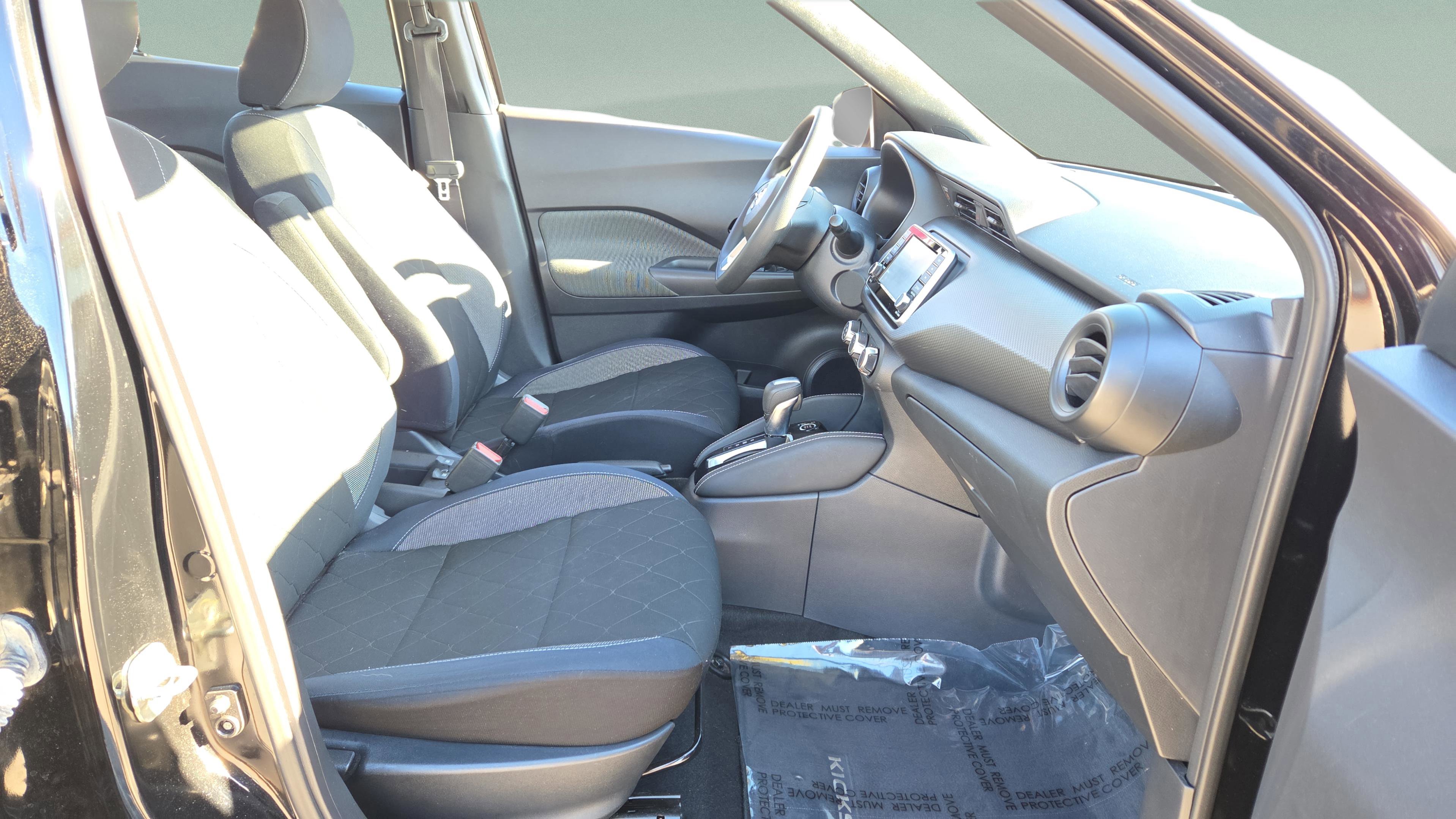 Used 2018 Nissan Kicks S image 19