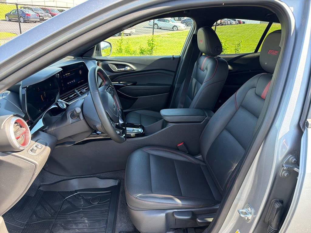 Used 2025 Chevrolet Trax RS w/ Driver Confidence Package FWD image 11