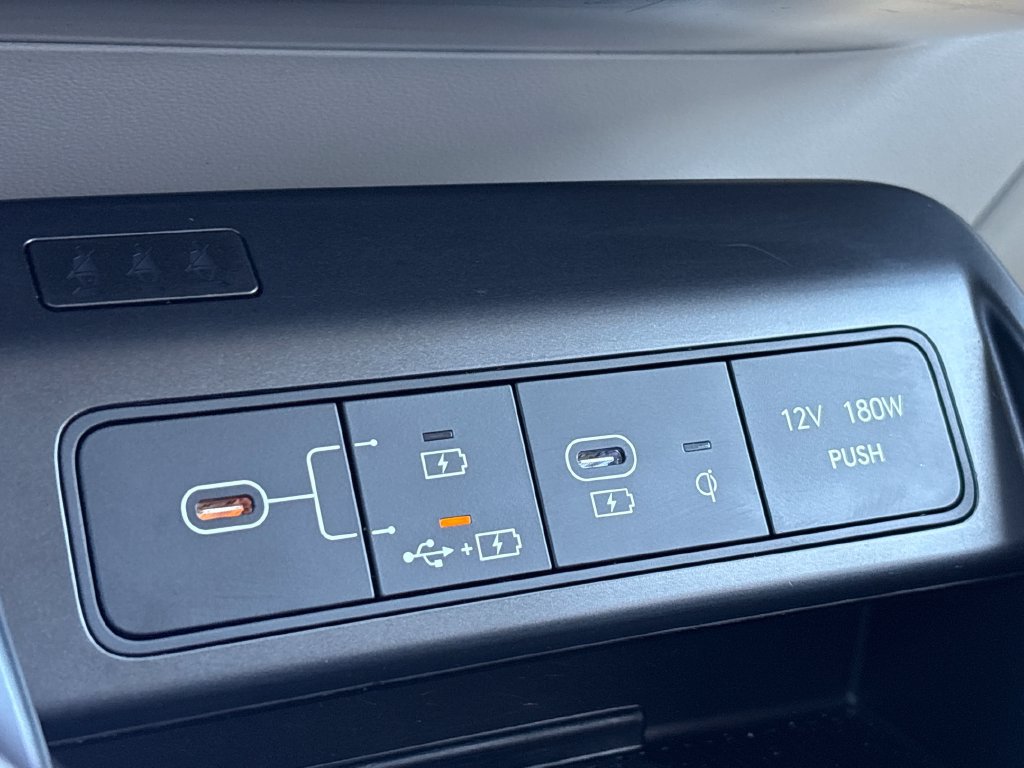 Used 2024 Hyundai Kona Limited FWD image 38