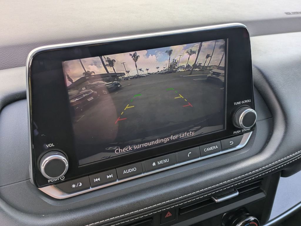 Used 2023 Nissan Rogue SV image 22