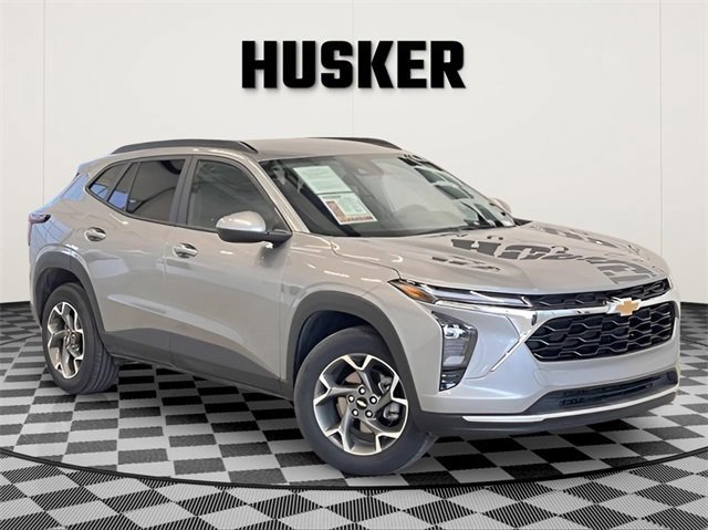 Certified 2025 Chevrolet Trax LT image 1