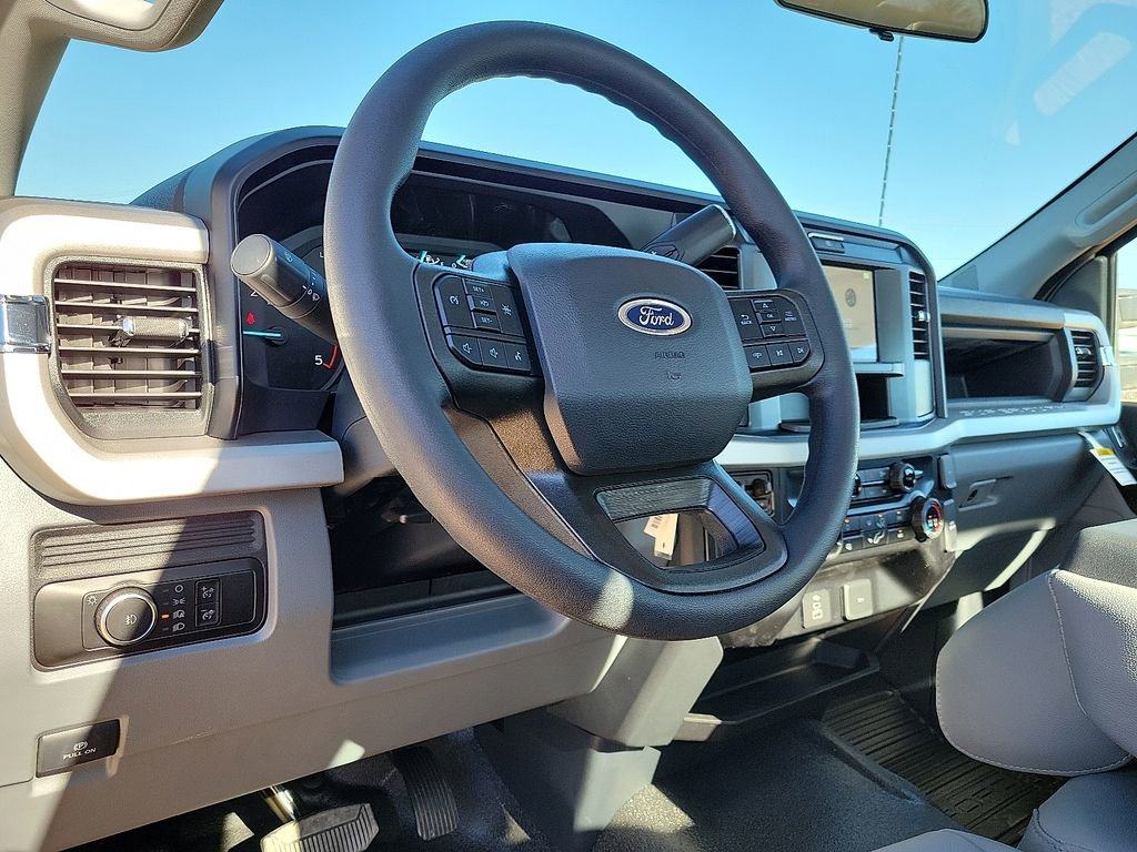 New 2026 Ford F550 4x4 Regular Cab Super Duty image 17