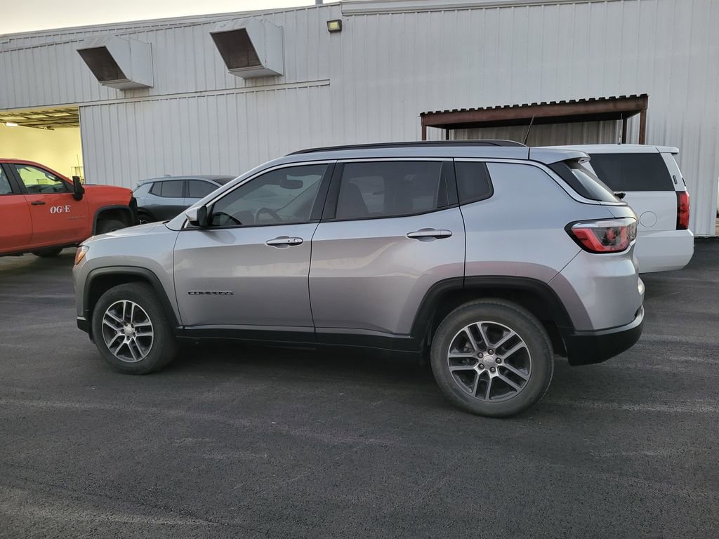 Used 2018 Jeep Compass Latitude w/ Popular Equipment Group image 16