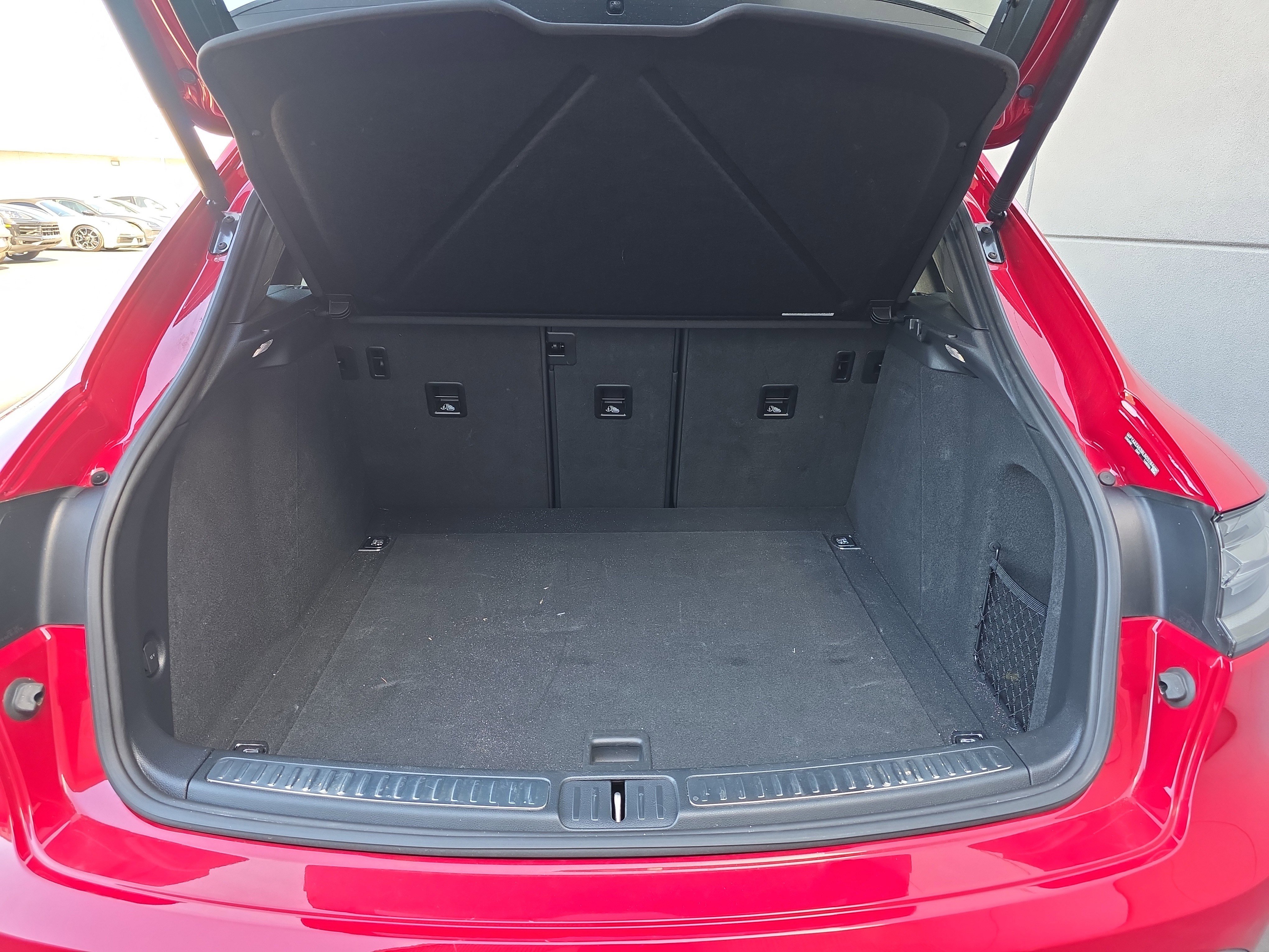 Certified 2024 Porsche Macan image 17