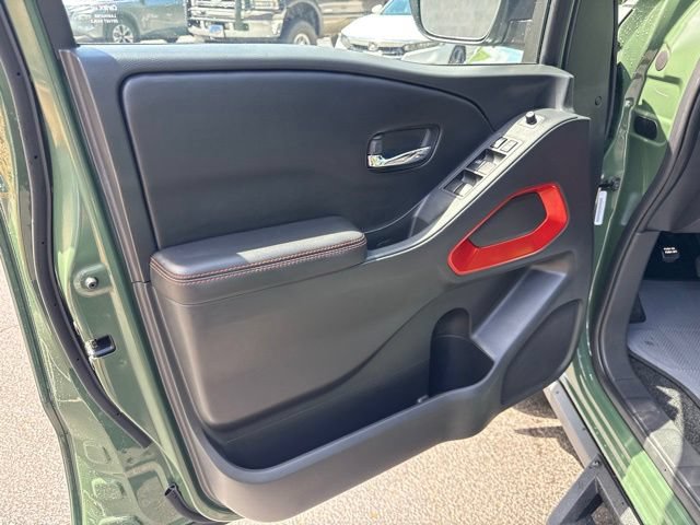 Used 2025 Nissan Frontier PRO-4X AWD/4WD image 12