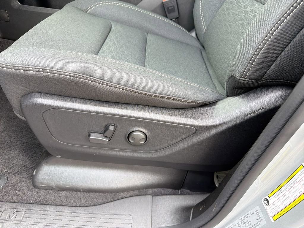 New 2026 RAM 1500 4x4 Crew Cab image 18