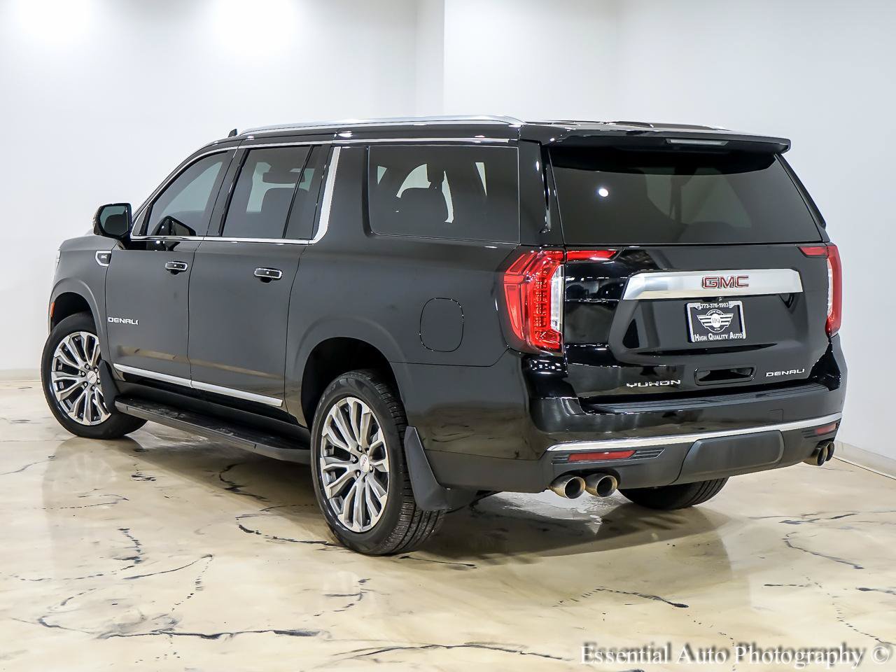 Used 2021 GMC Yukon XL Denali w/ LPO, Illumination Package AWD/4WD image 10