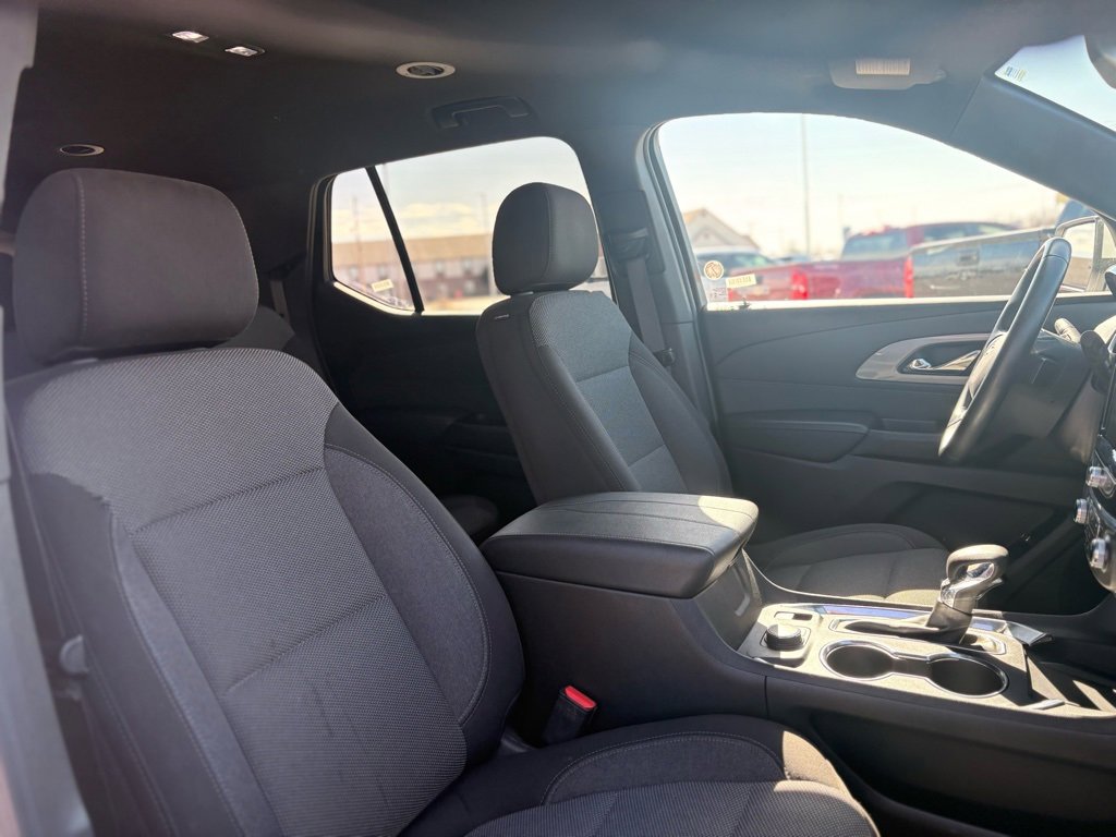 Used 2023 Chevrolet Traverse LT image 15