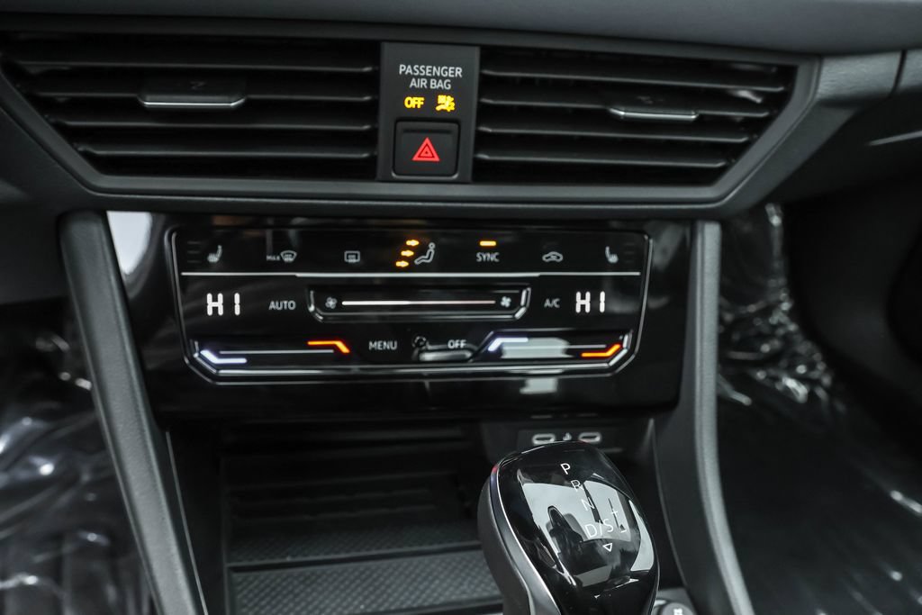 Used 2026 Volkswagen Jetta SE FWD image 23