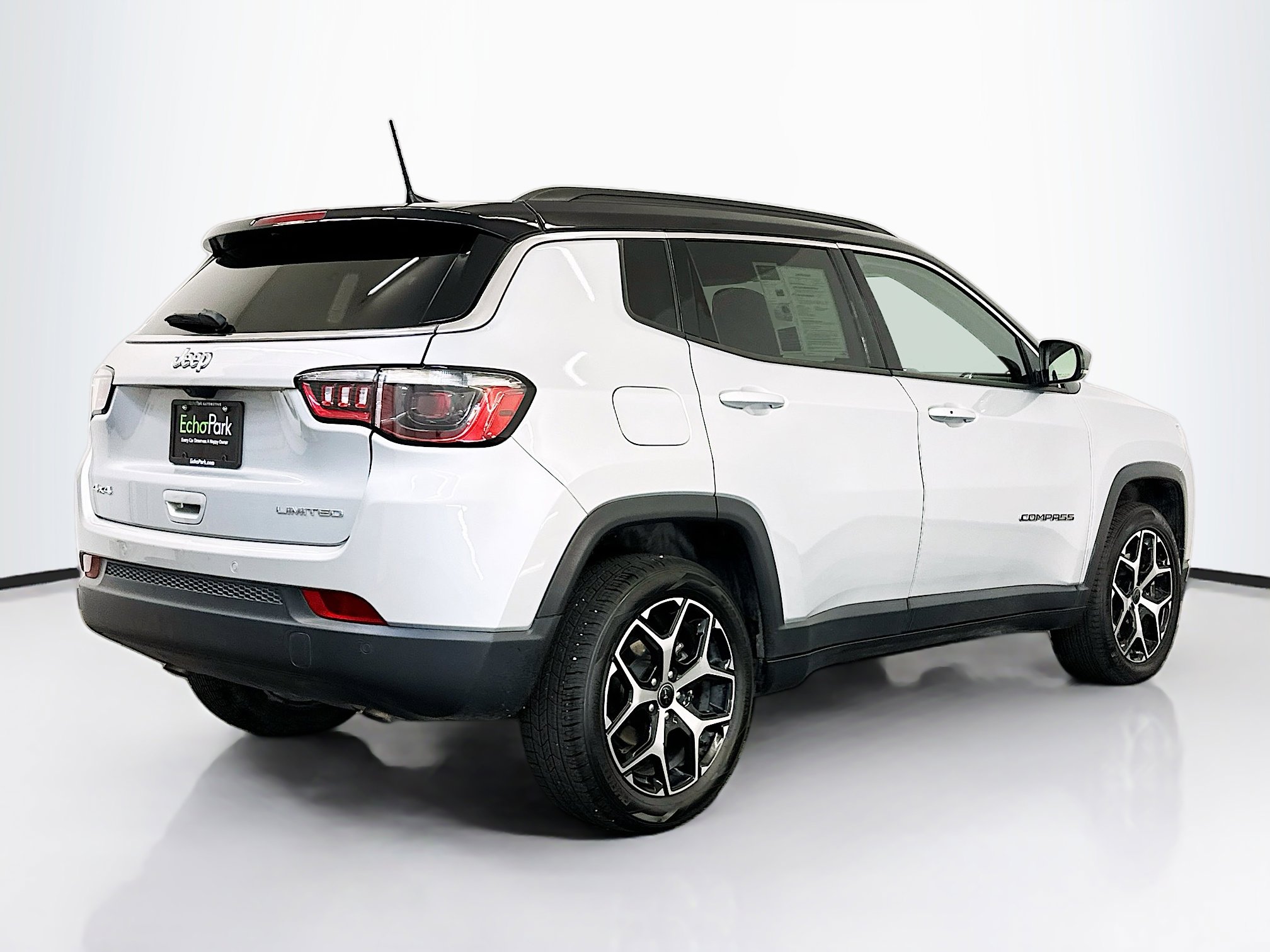 Used 2025 Jeep Compass Limited image 9