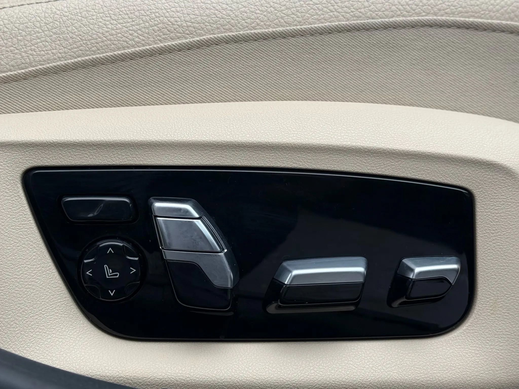 Used 2017 BMW 540i xDrive image 53