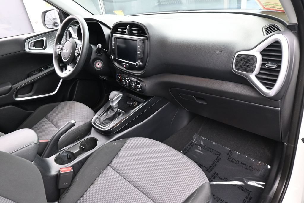 Used 2024 Kia Soul LX w/ Option Group 015 FWD image 40