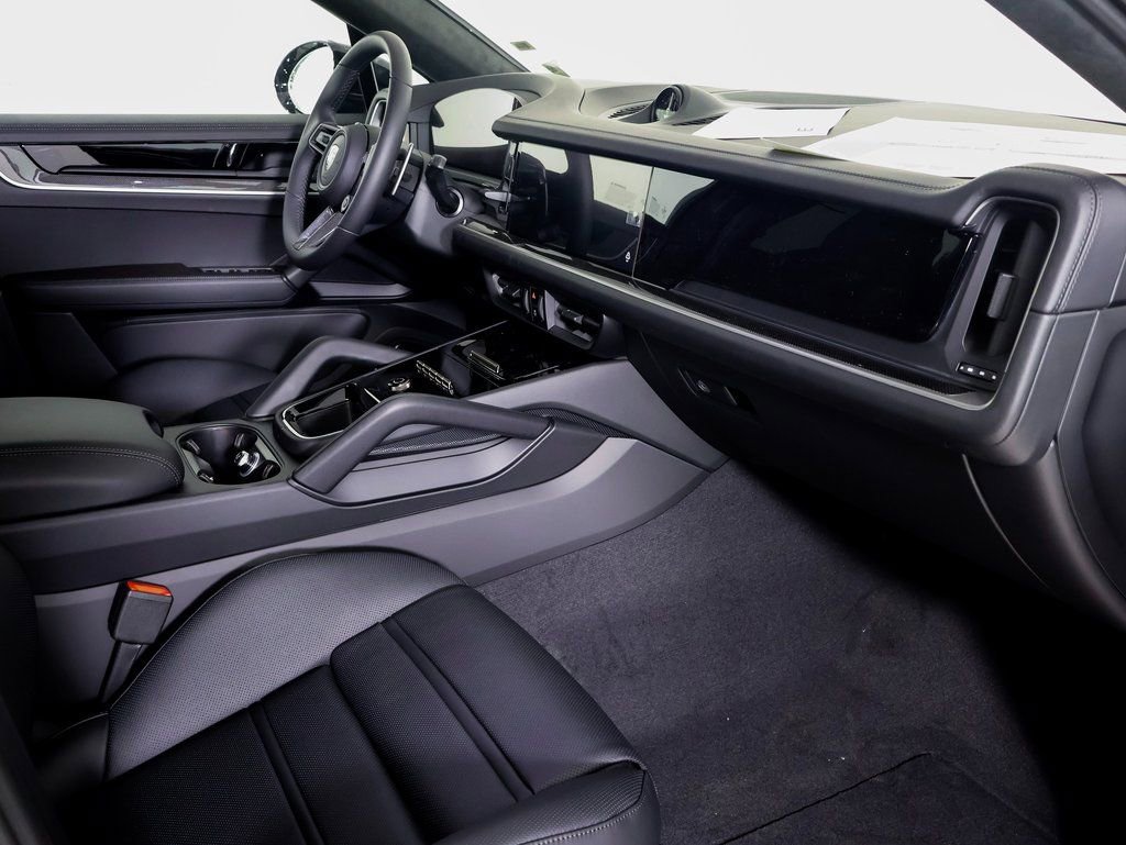New 2025 Porsche Cayenne Turbo image 7