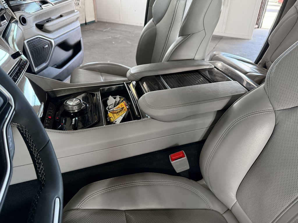 Used 2023 Jeep Wagoneer Base w/ Premium Group I image 38