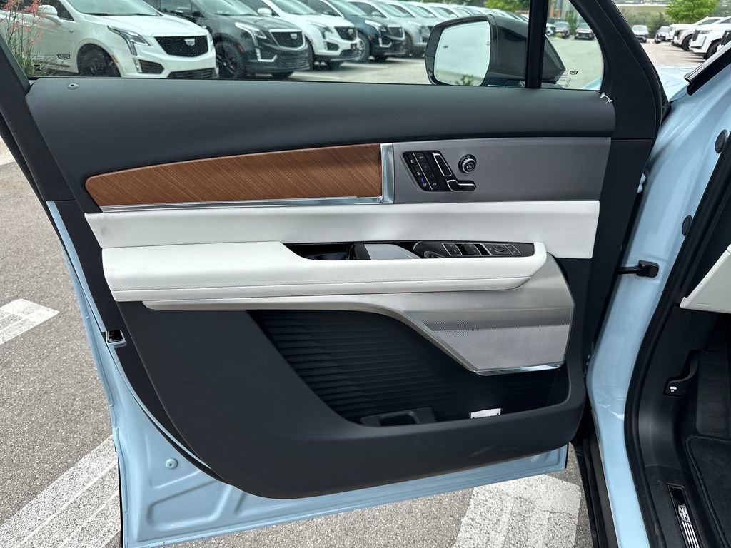 New 2026 Cadillac Vistiq Premium Luxury AWD/4WD image 17