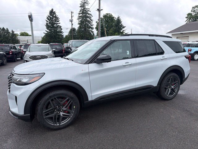 Used 2026 Ford Explorer ST-Line w/ ST-Line Street Pack AWD/4WD image 2