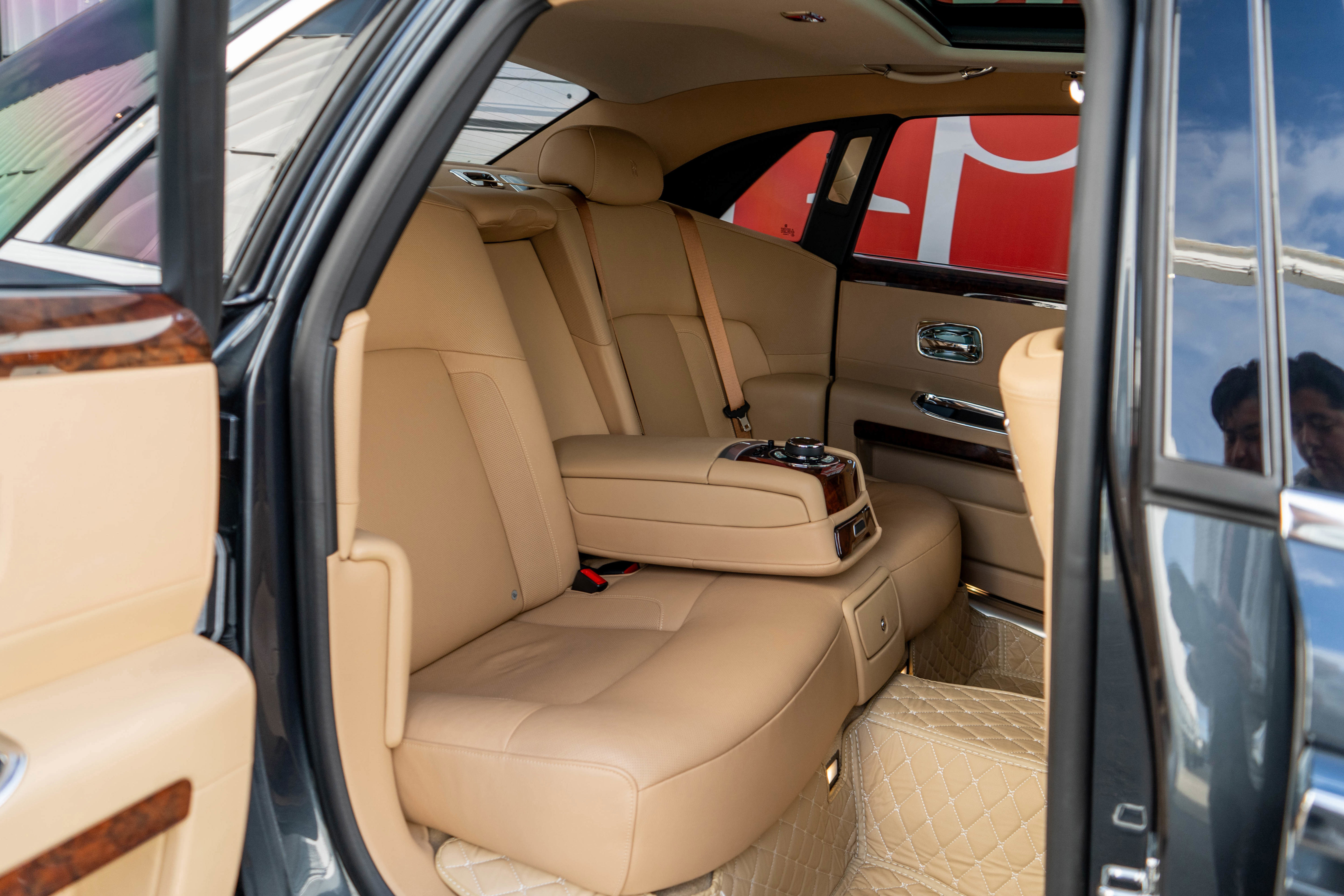 Used 2014 Rolls-Royce Ghost image 37