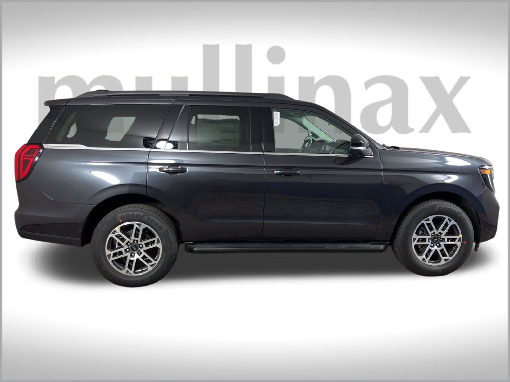 New 2026 Ford Expedition Active RWD image 2