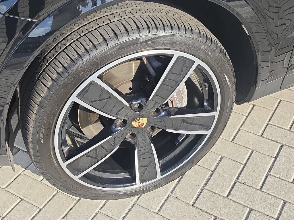 Used 2022 Porsche Cayenne Platinum Edition AWD/4WD image 6