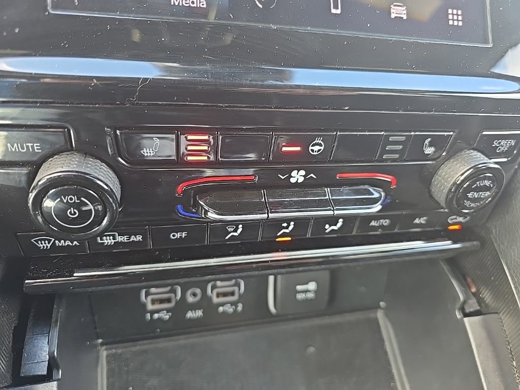 Used 2025 Jeep Grand Cherokee Altitude AWD/4WD image 15