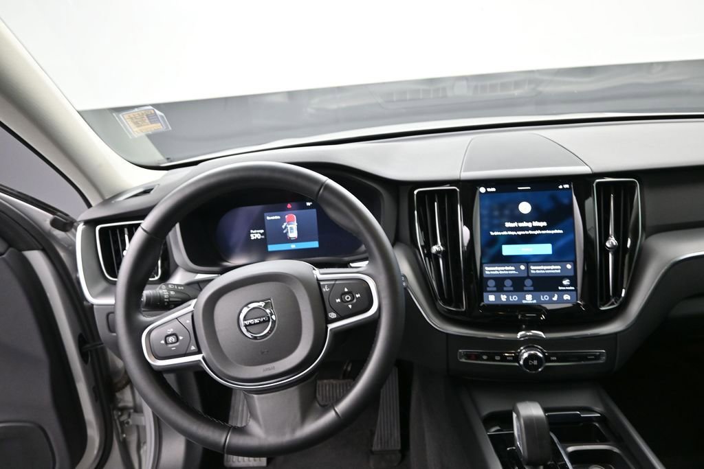 Used 2025 Volvo XC60 B5 Core AWD/4WD image 12